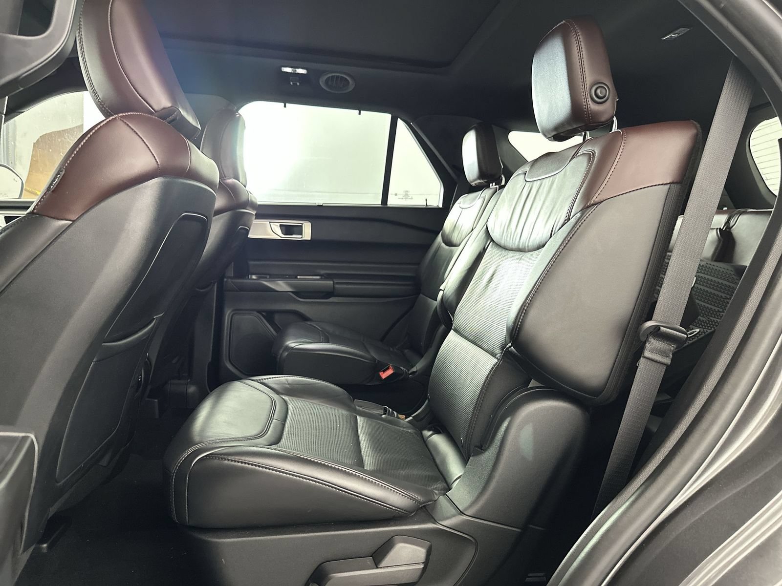 Used 2020 Ford Explorer Platinum w/ Premium Technology Package AWD/4WD image 23