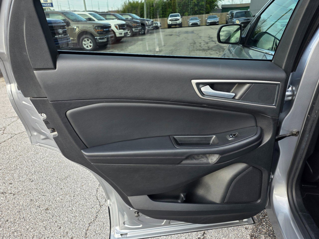 Used 2024 Ford Edge SEL image 18
