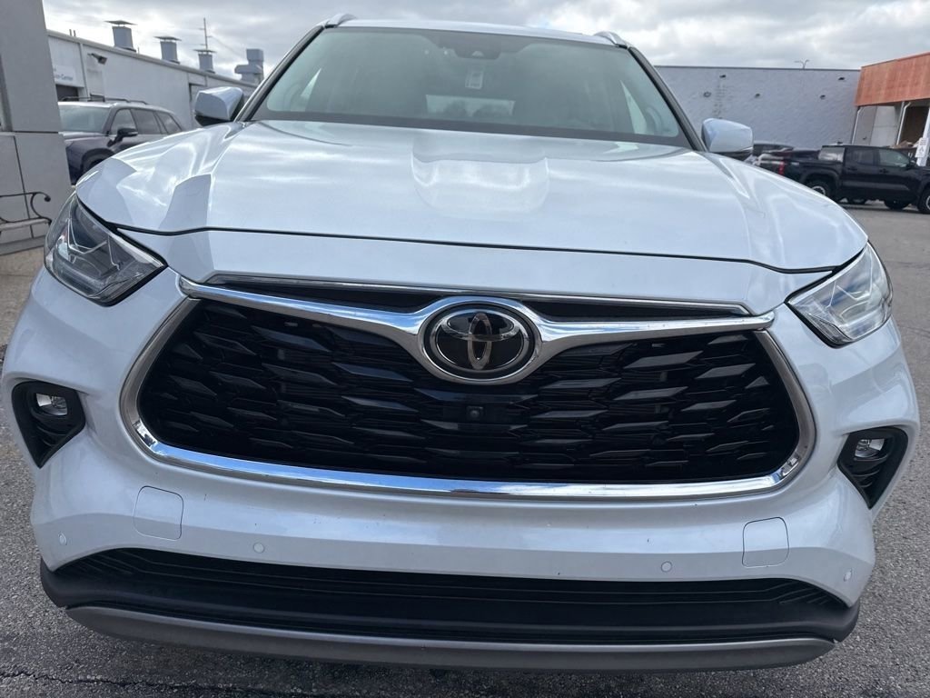 Used 2024 Toyota Highlander Platinum AWD/4WD image 6