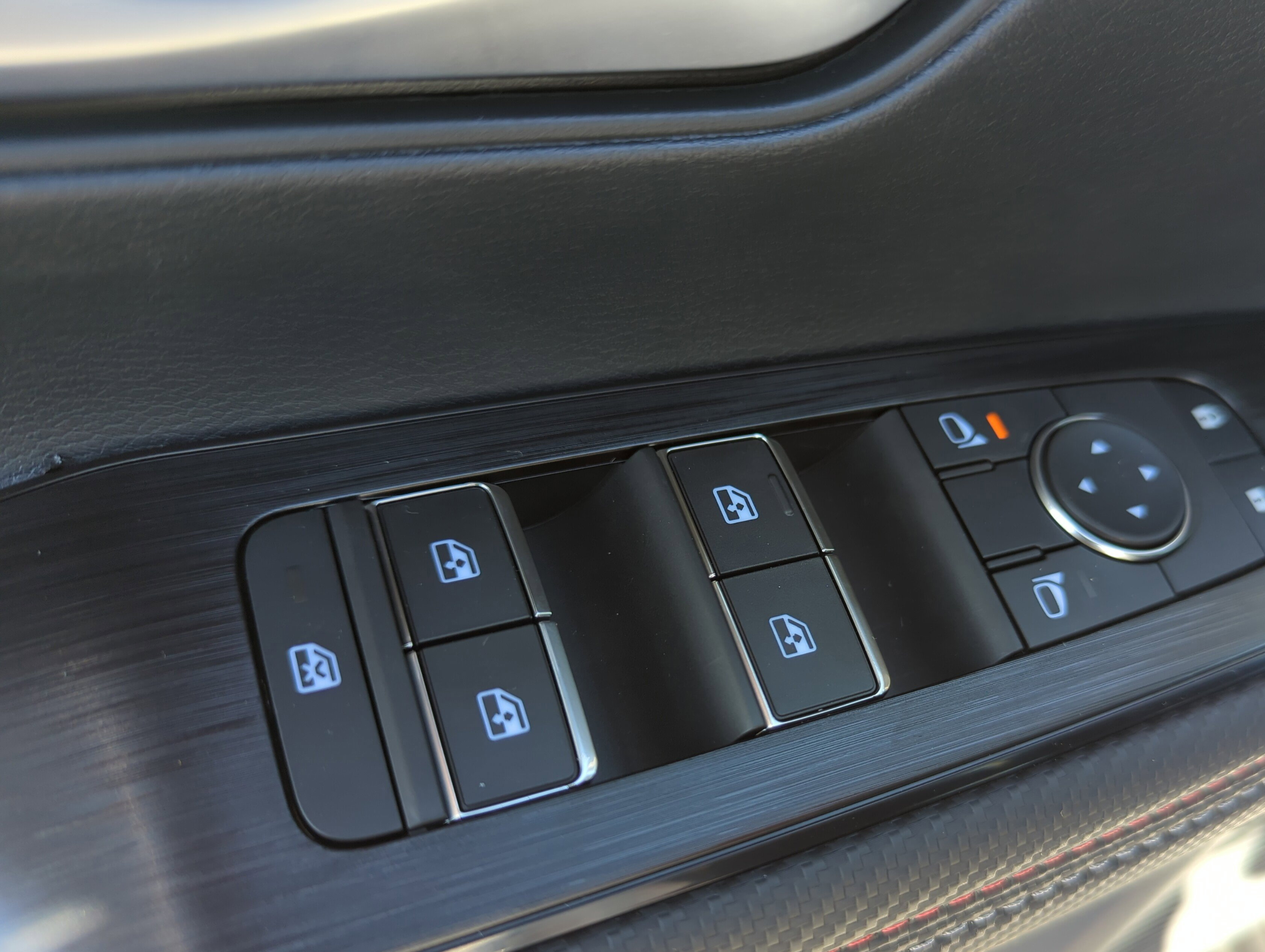 New 2026 Nissan Kicks SR FWD image 18