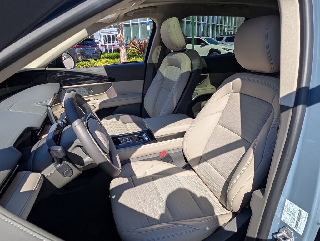 New 2025 Lincoln Nautilus Reserve image 11