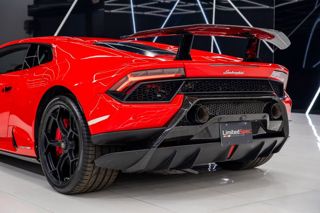 Used 2020 Lamborghini Huracan EVO image 11