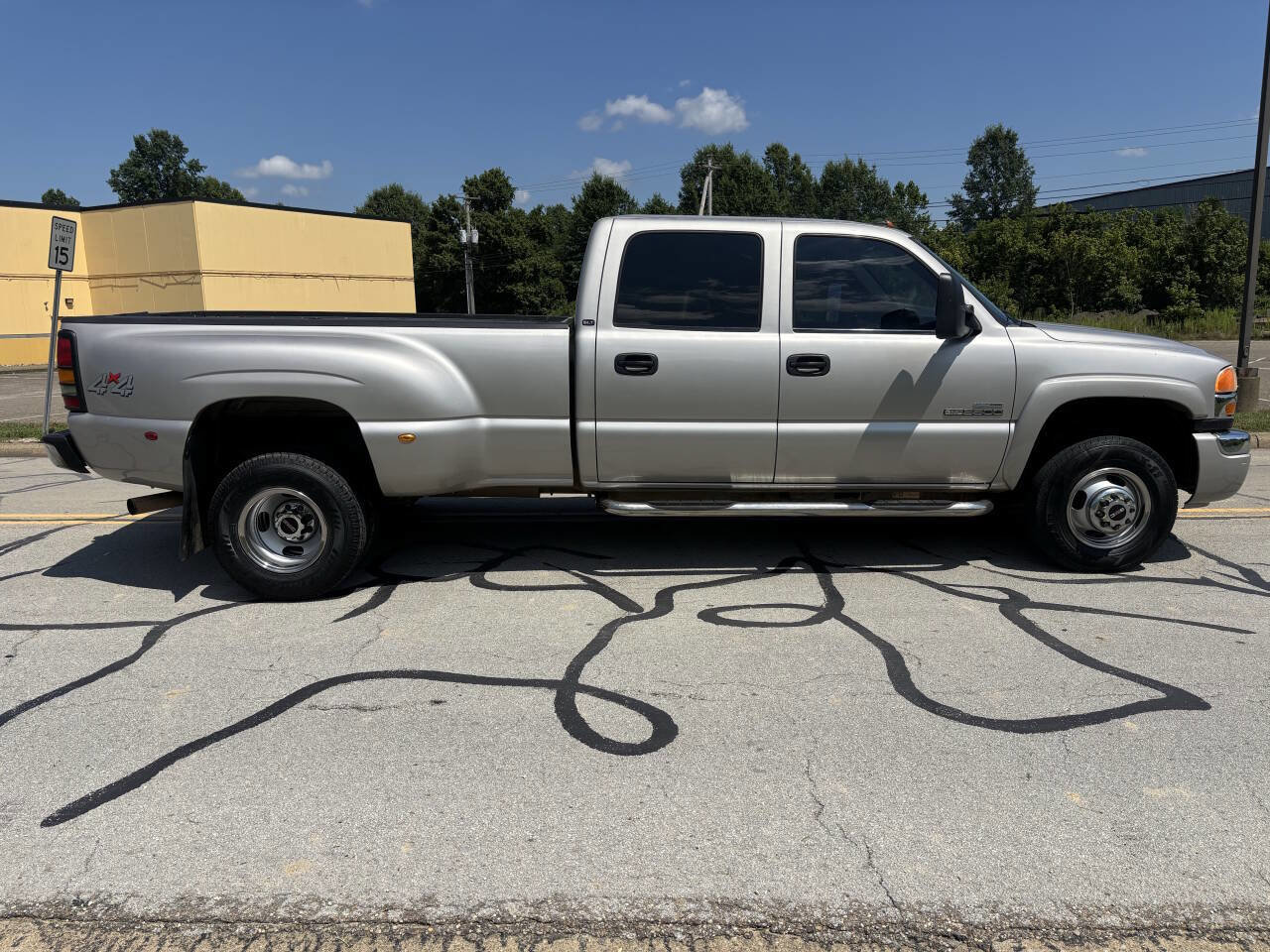 Used 2007 GMC Sierra 3500 SLT w/ Heavy-Duty Power Package image 4