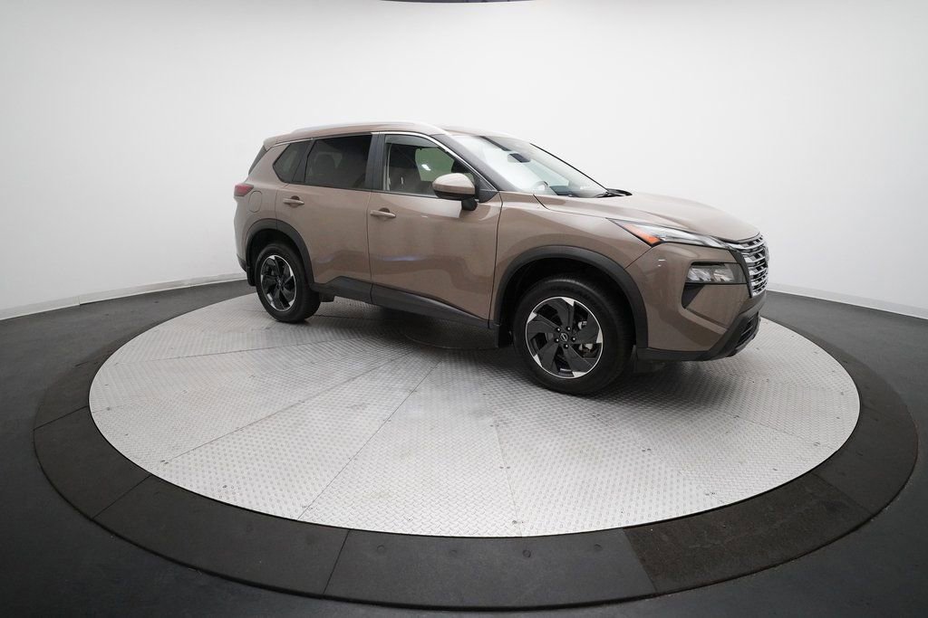 Used 2025 Nissan Rogue SV w/ SV Premium Package image 13