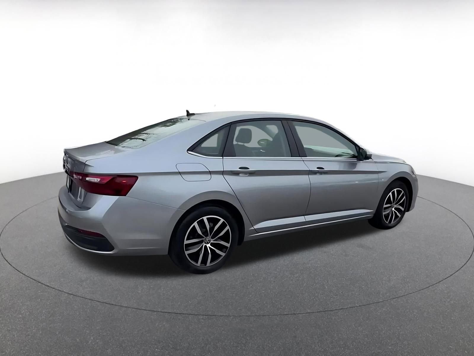 Used 2025 Volkswagen Jetta SE image 15