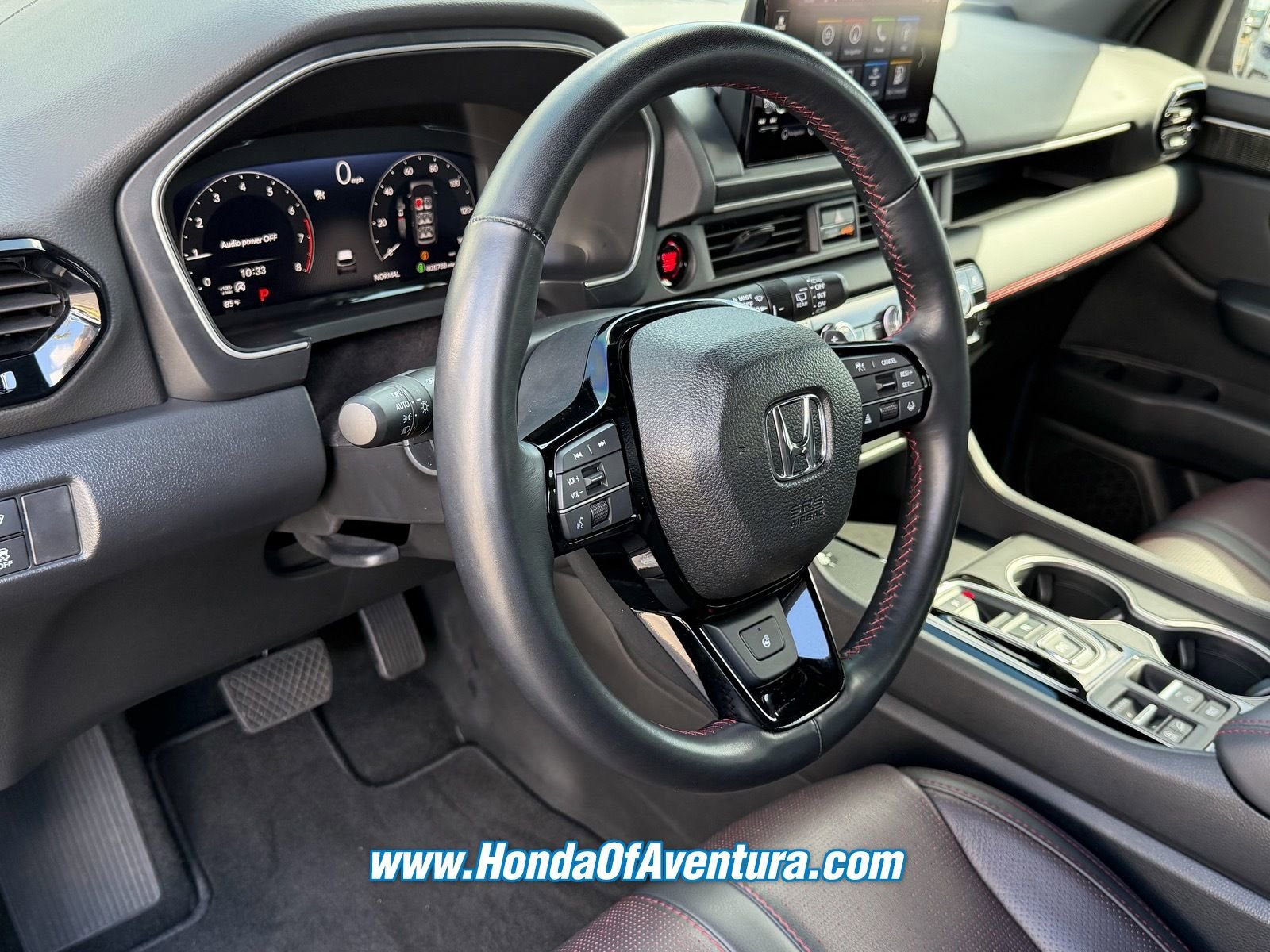 Certified 2025 Honda Pilot Black Edition image 16