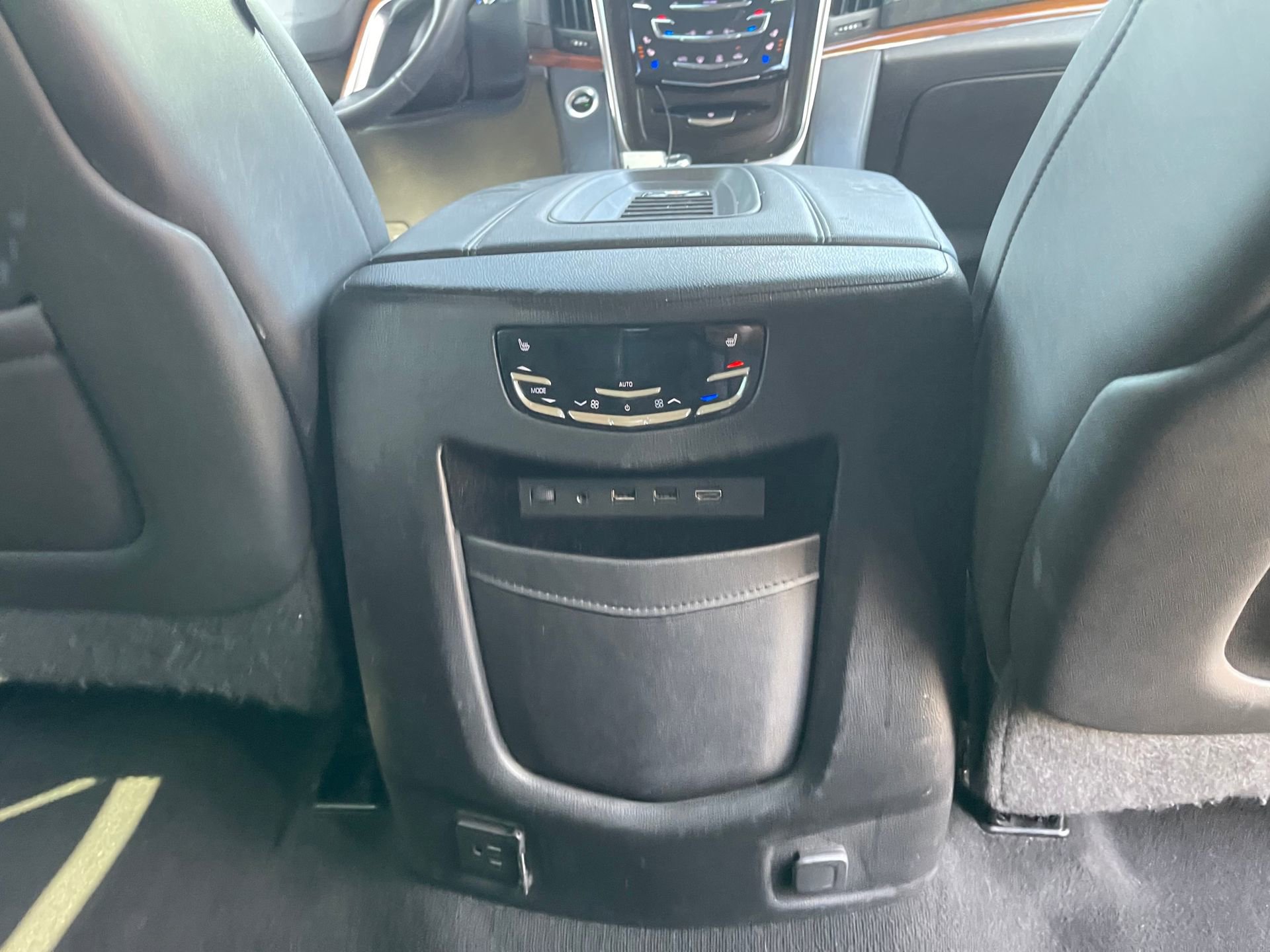 Used 2018 Cadillac Escalade Premium Luxury w/ LPO, Radiant Package image 27