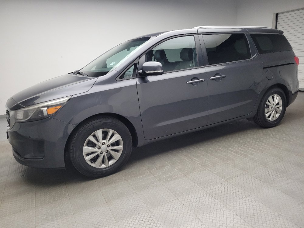 Used 2017 Kia Sedona LX w/ LX Essentials Premium Package FWD image 2