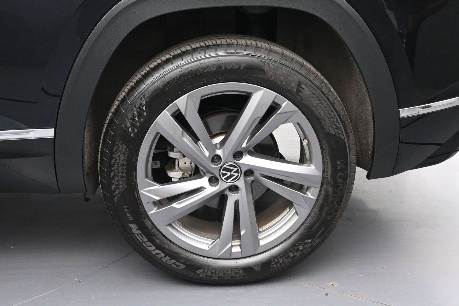 Certified 2024 Volkswagen Atlas Cross Sport SEL R-Line AWD/4WD image 13