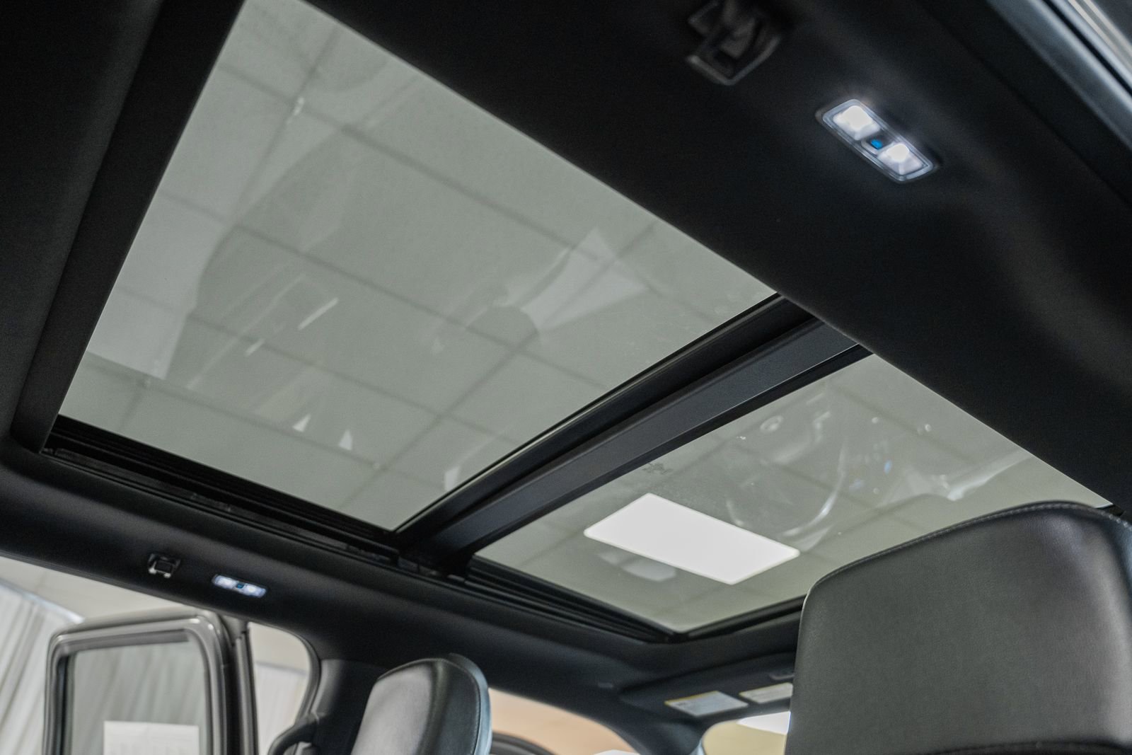 Certified 2023 Ford F150 Lariat w/ Equipment Group 502A High image 46