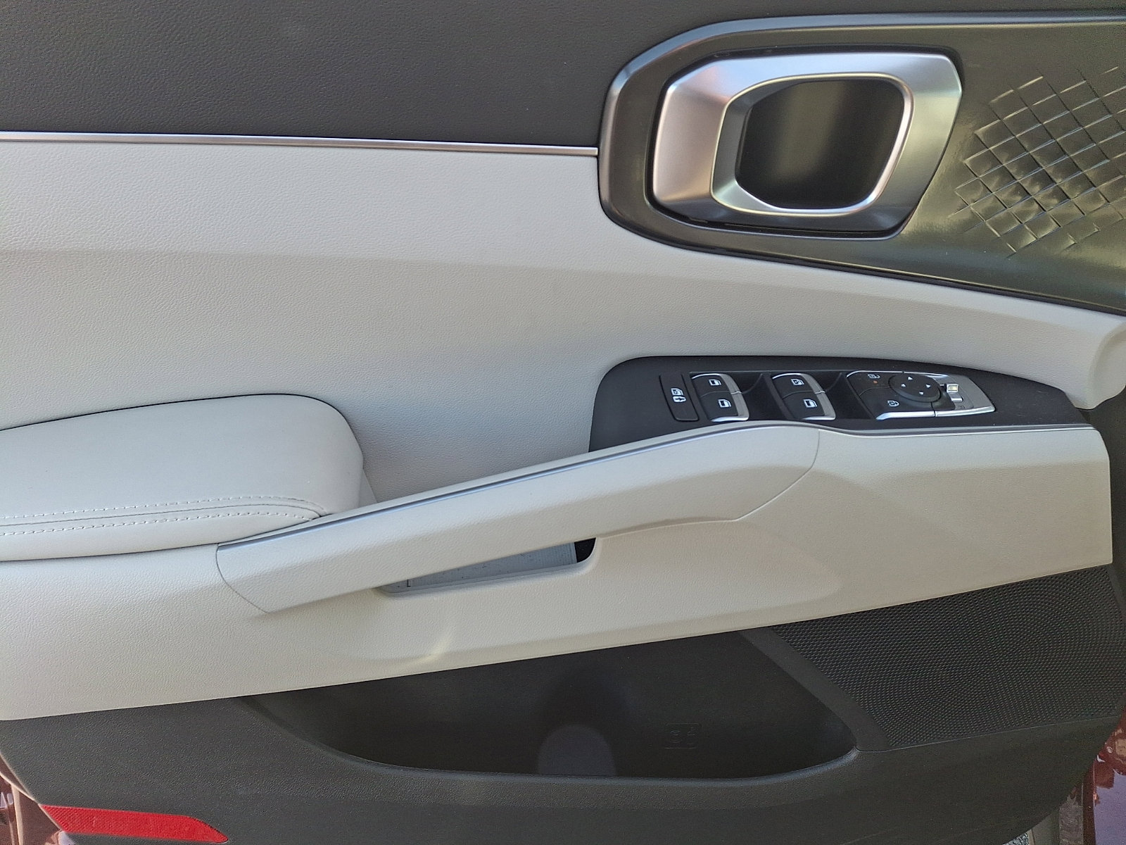 Certified 2025 Kia Sorento S image 13