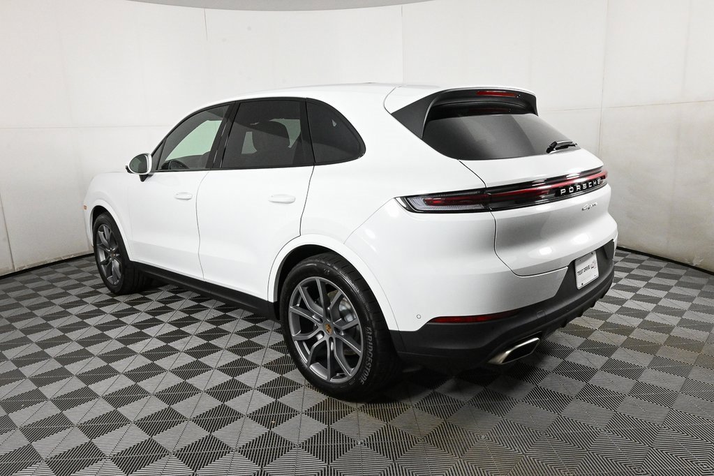 Used 2025 Porsche Cayenne image 3