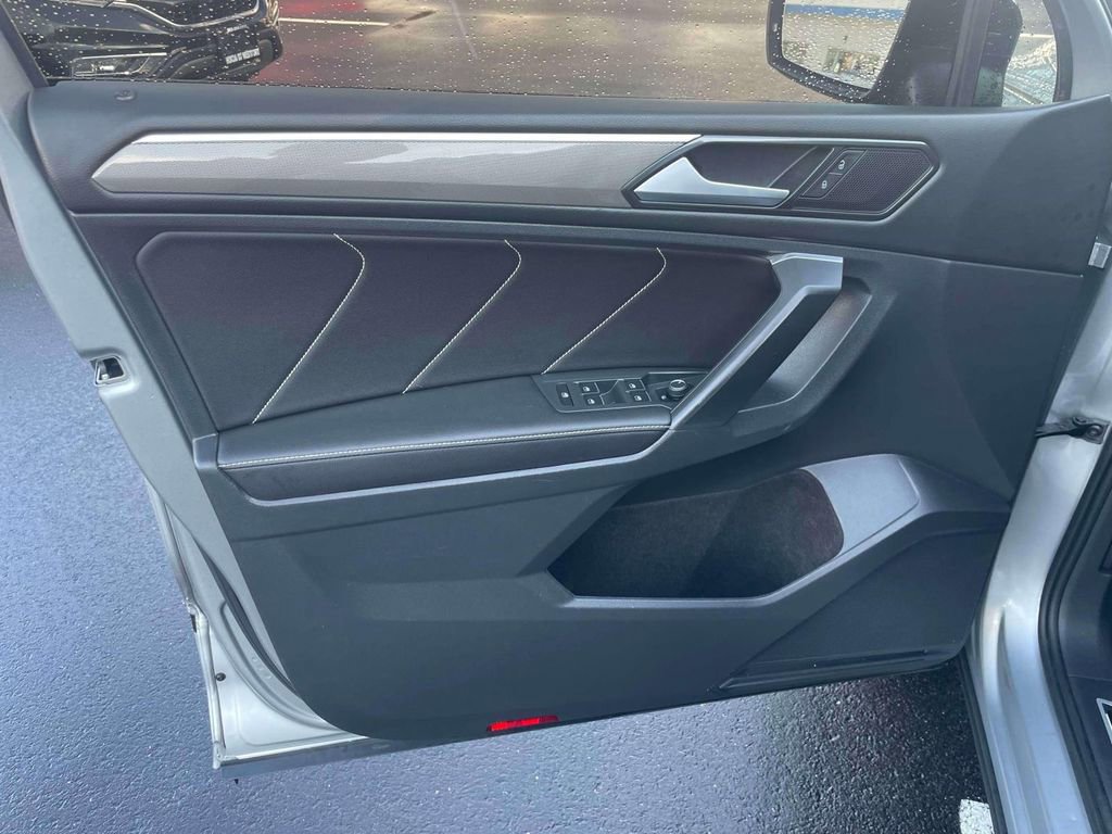 Used 2023 Volkswagen Tiguan SE R-Line image 17