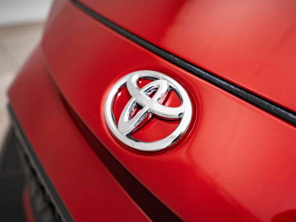 Used 2020 Toyota Corolla SE w/ SE Premium Package FWD image 3