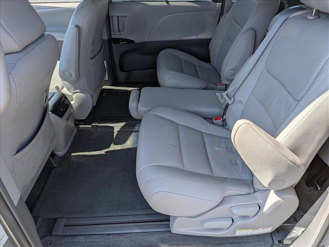 Used 2017 Toyota Sienna XLE Premium image 18