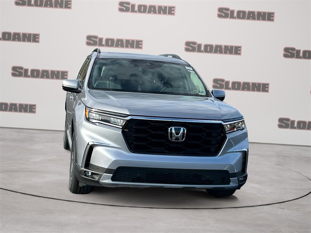 New 2025 Honda Pilot Touring image 8