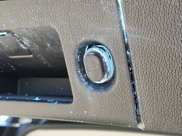 Used 2018 Chevrolet Tahoe Premier AWD/4WD image 9