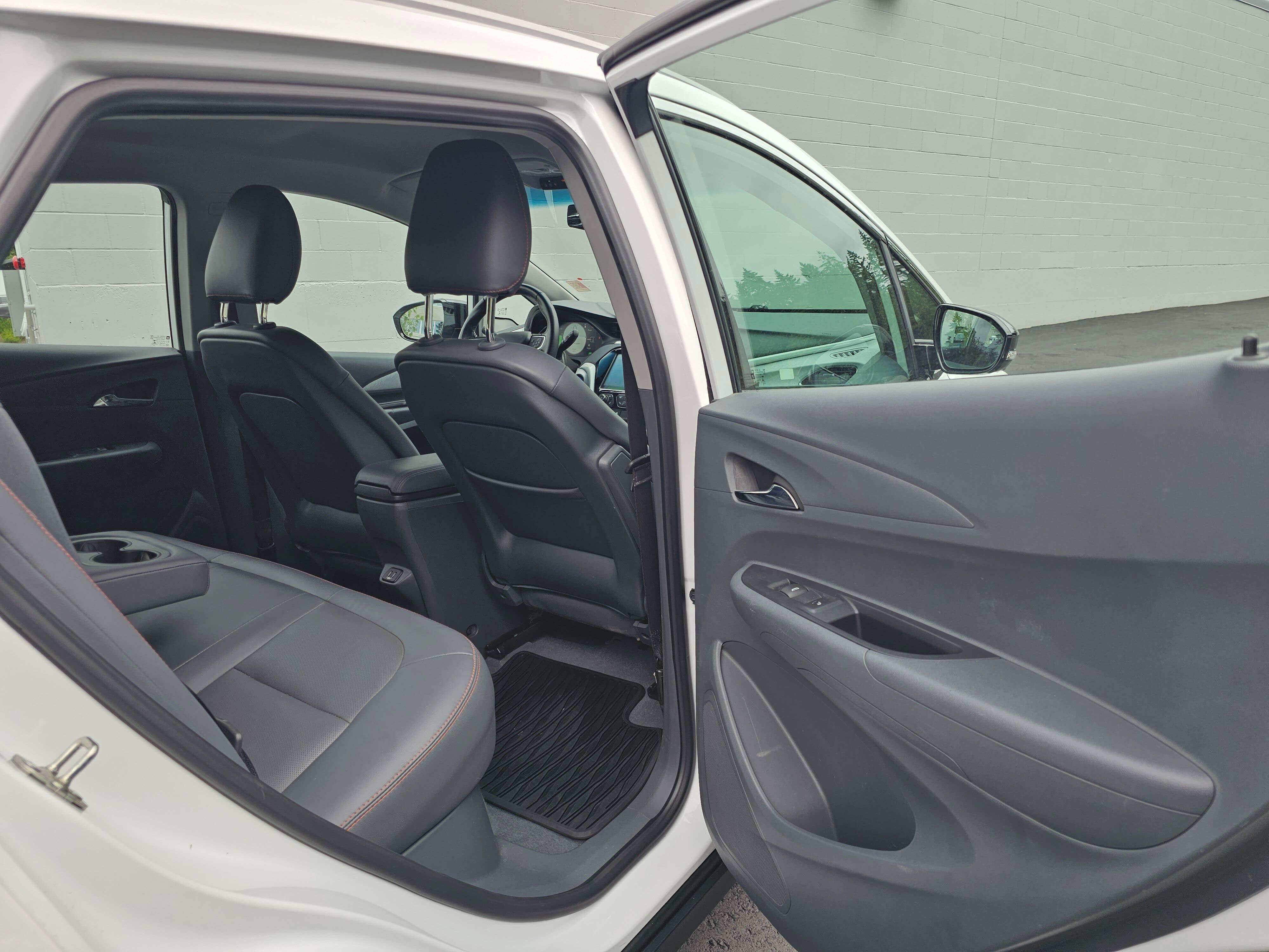 Used 2019 Chevrolet Bolt Premier w/ Infotainment Package FWD image 13