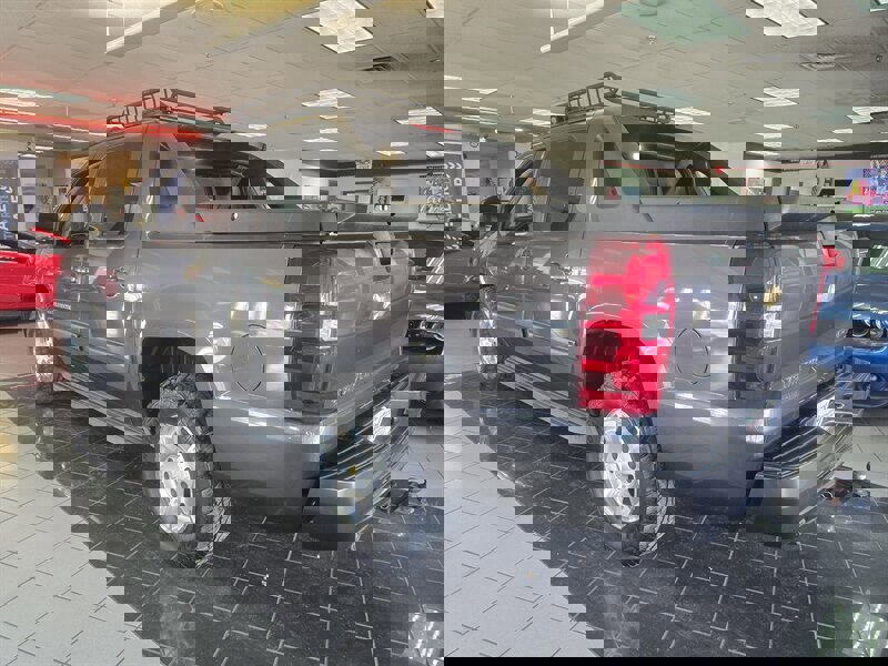 Used 2011 Chevrolet Avalanche LS image 6