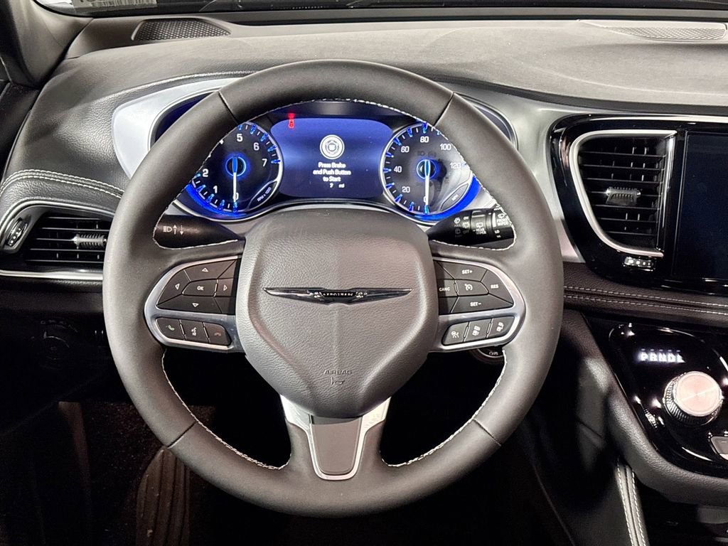 New 2026 Chrysler Pacifica Limited w/ Uconnect Theater Family Group image 13