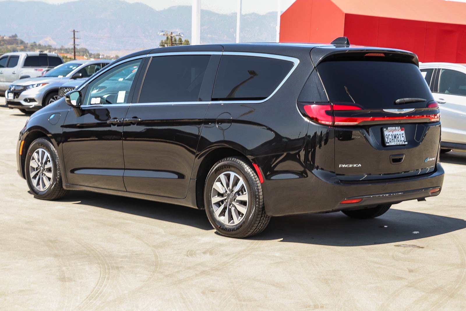 Used 2022 Chrysler Pacifica Touring-L FWD image 5