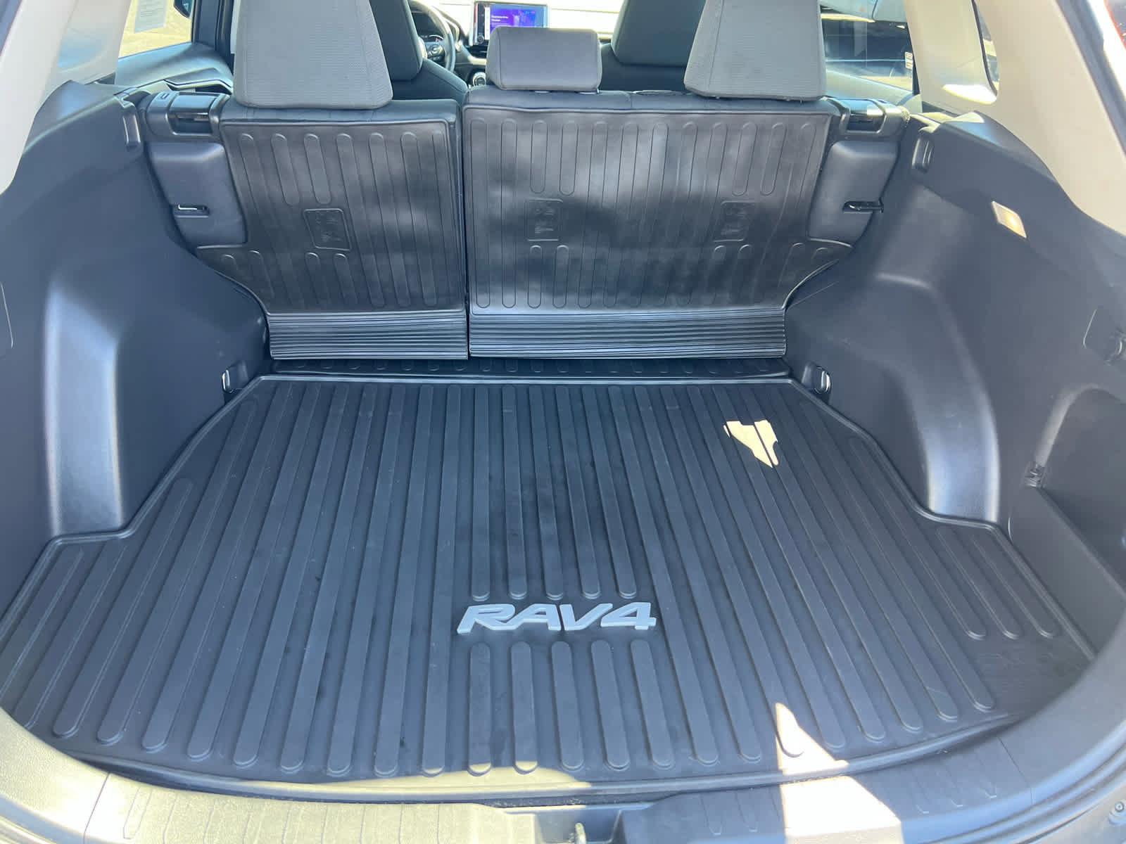 Used 2024 Toyota RAV4 XLE w/ Convenience Package AWD/4WD image 10