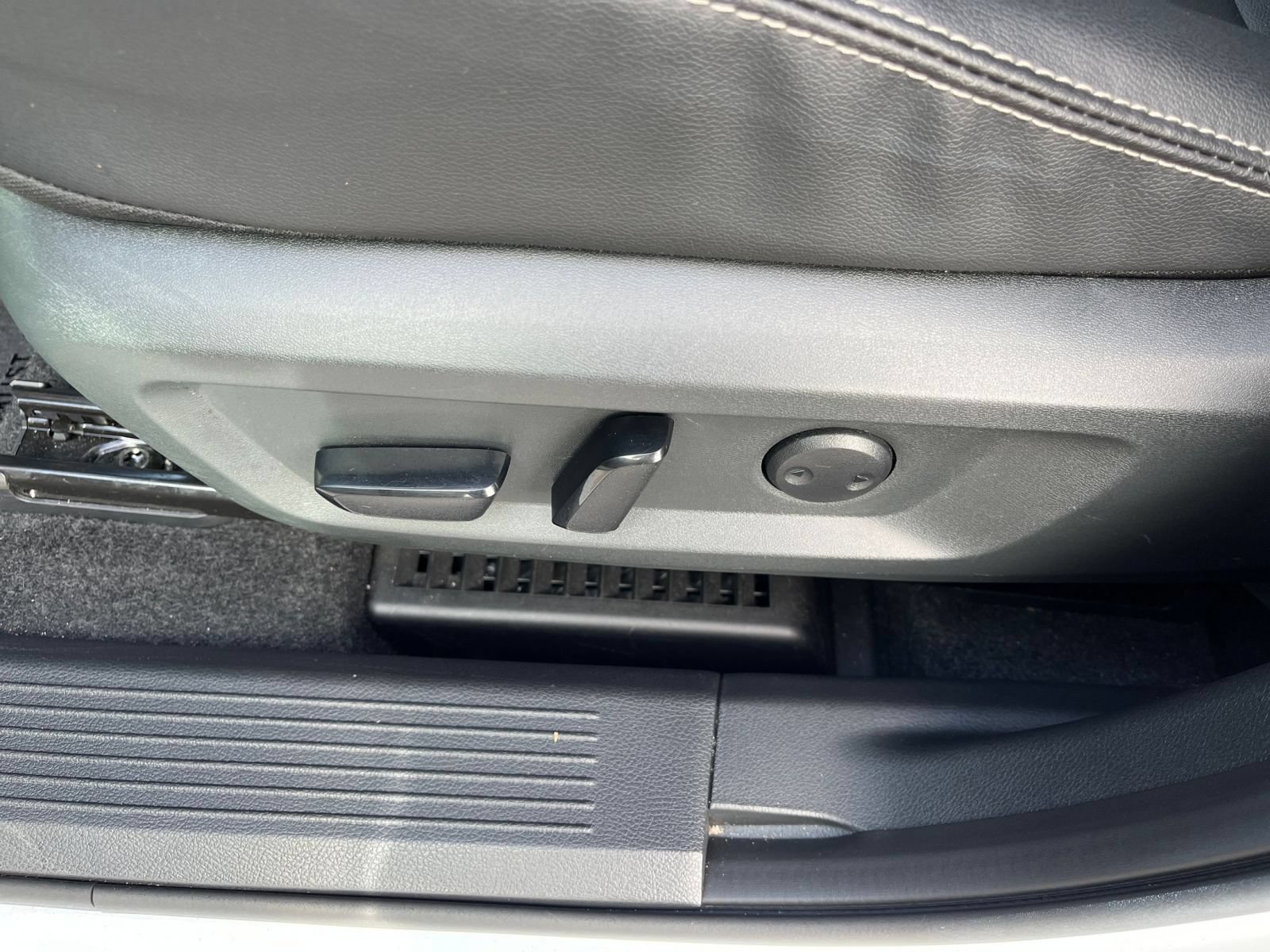 Used 2026 Nissan Rogue SL AWD/4WD image 23