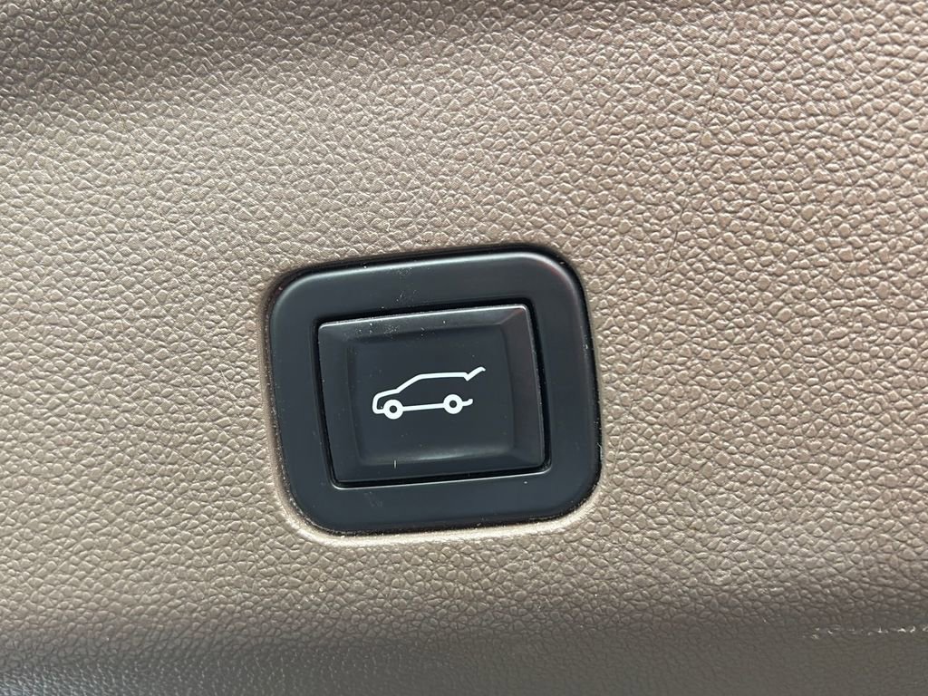 Used 2021 GMC Yukon Denali AWD/4WD image 7