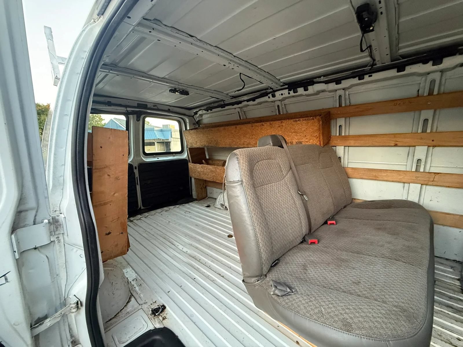 Used 2018 Chevrolet Express 2500 w/ Driver Convenience Package RWD image 13