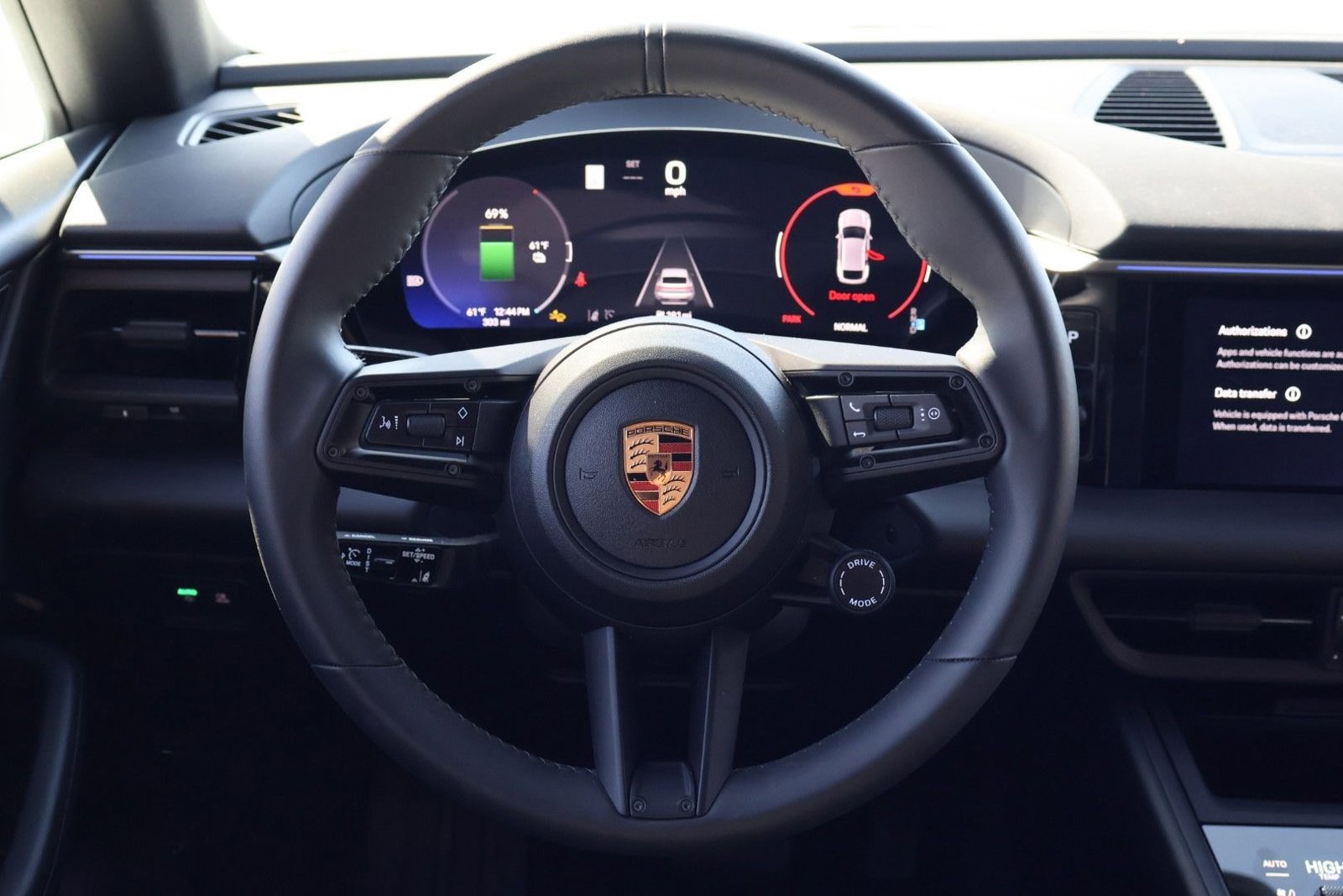 Certified 2024 Porsche Macan 4 Electric image 15