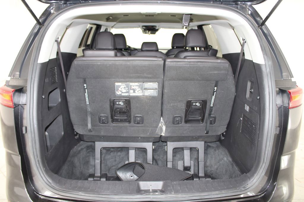 Used 2024 Kia Carnival LX image 14