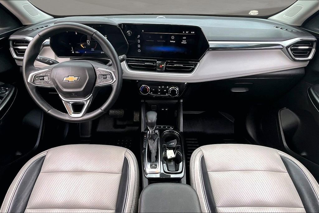 Used 2024 Chevrolet TrailBlazer LT w/ LT Cold Weather Package FWD image 7