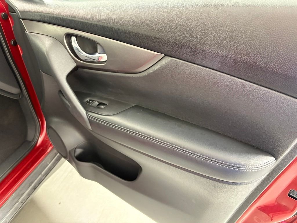 Used 2016 Nissan Rogue S FWD image 37