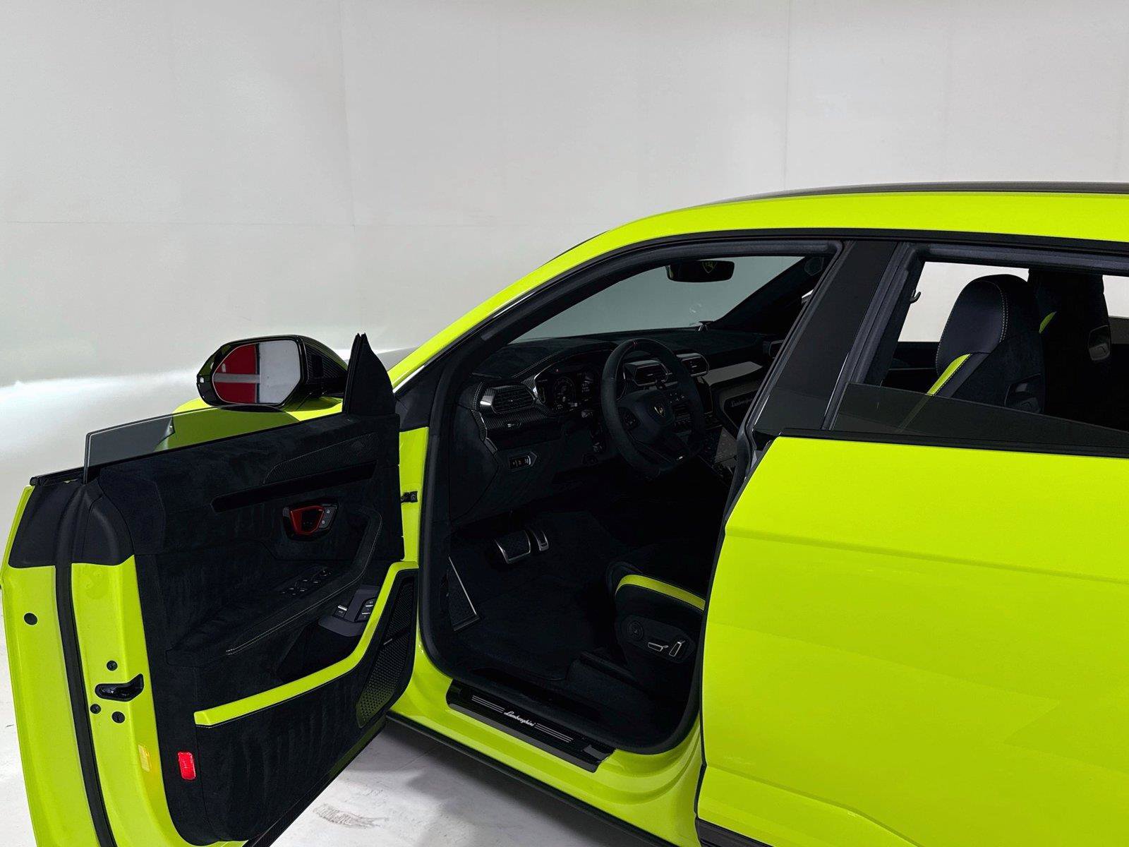 Used 2024 Lamborghini Urus Performante AWD/4WD image 11