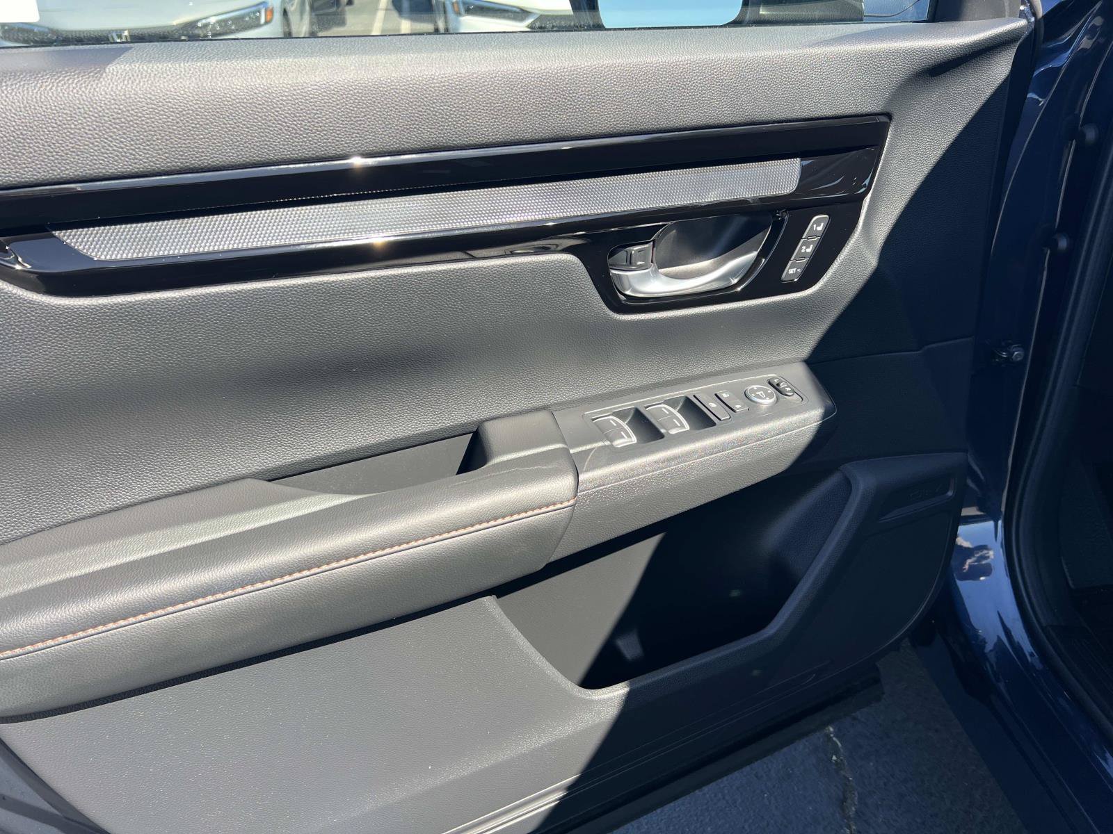 Certified 2025 Honda CR-V Sport Touring image 6