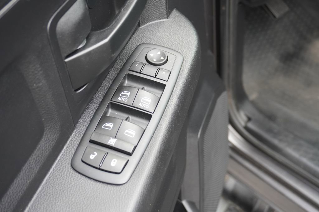 Used 2016 RAM 2500 Tradesman w/ Chrome Appearance Group image 18