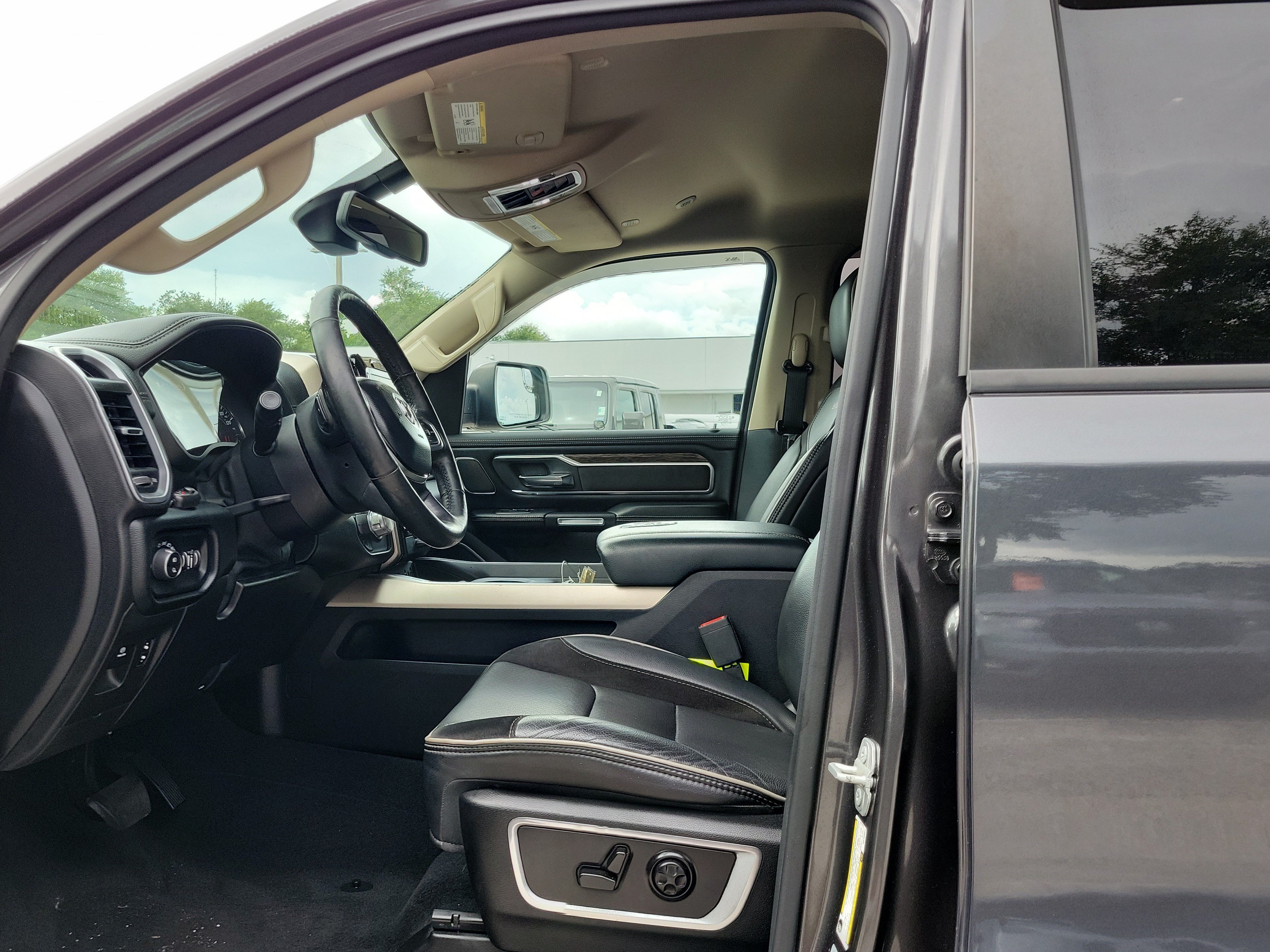 Used 2019 RAM 1500 Laramie RWD image 18