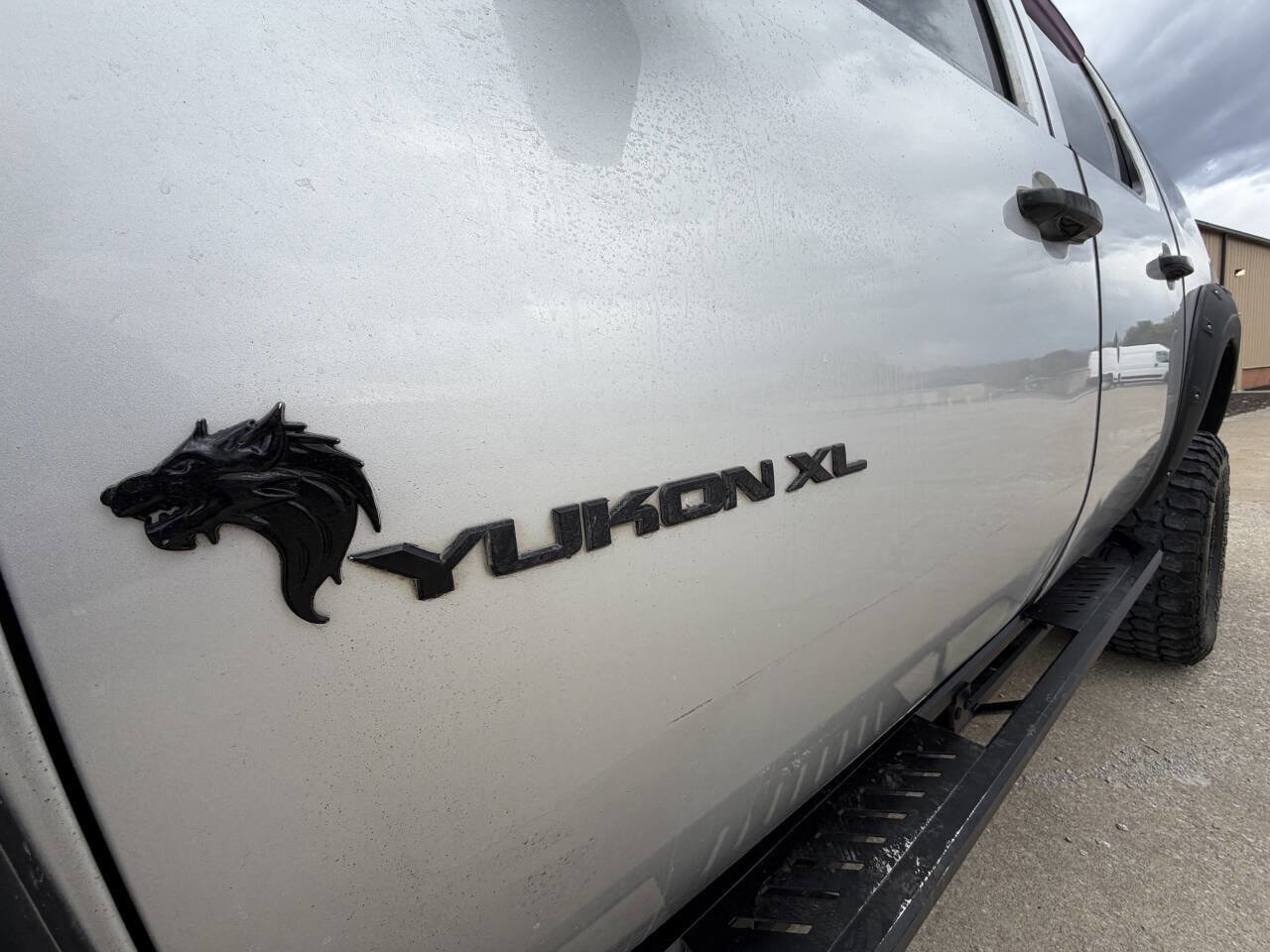 Used 2011 GMC Yukon XL SLE image 5