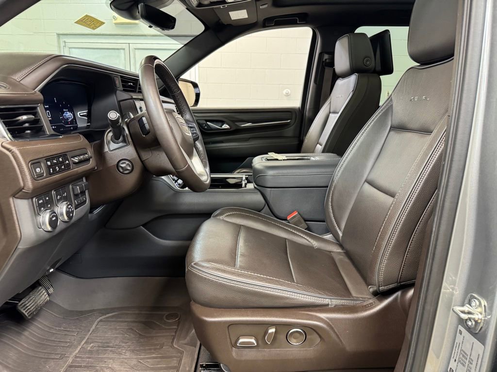 Used 2023 GMC Yukon XL Denali w/ Advanced Technology Package AWD/4WD image 12