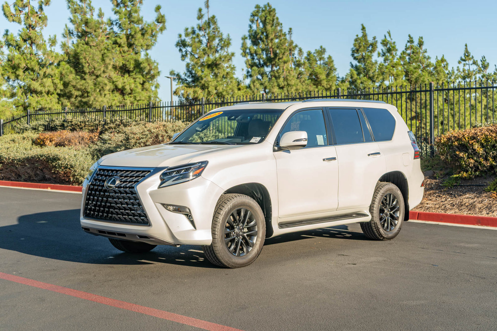 Used 2023 Lexus GX 460 Premium w/ Premium Package AWD/4WD image 3