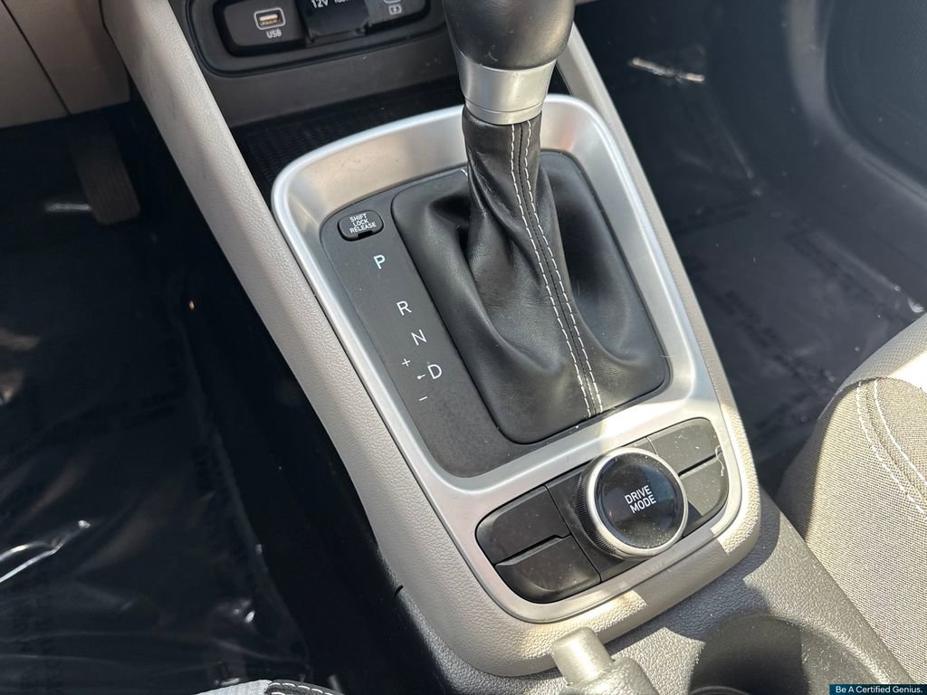 Certified 2023 Hyundai Venue SEL image 41