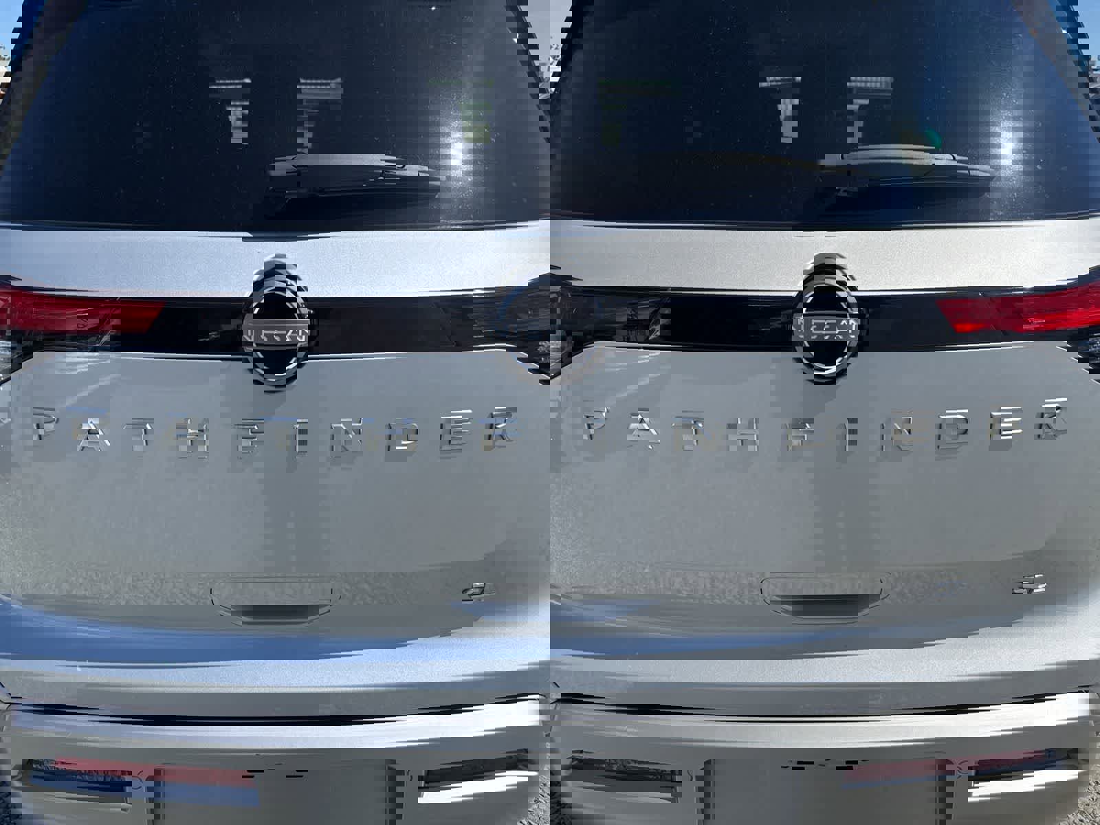 Used 2025 Nissan Pathfinder SL w/ SL Premium Package image 15