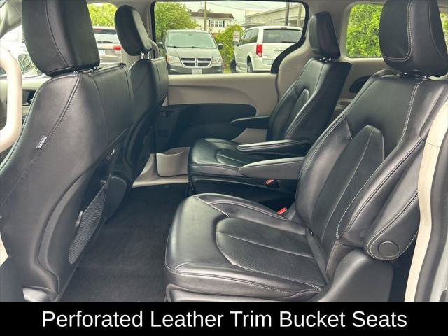 Certified 2022 Chrysler Pacifica Touring-L FWD image 22