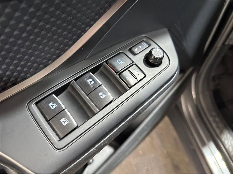Used 2018 Toyota C-HR XLE FWD image 26