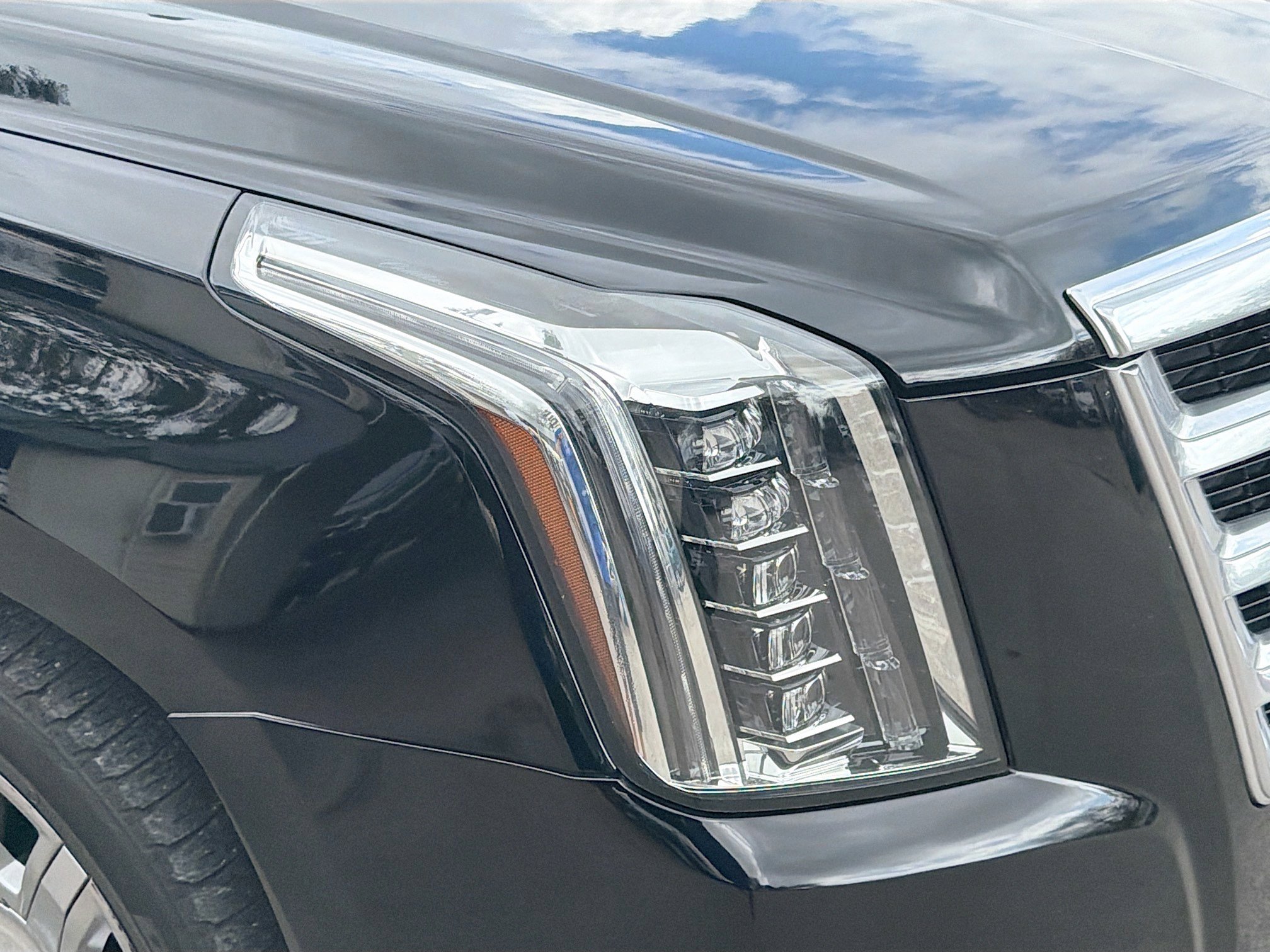 Used 2018 Cadillac Escalade Premium Luxury image 33