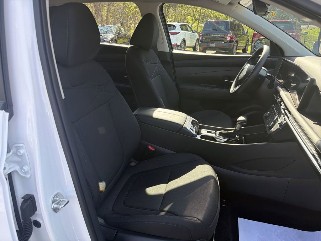 Used 2025 Hyundai Tucson SE image 24