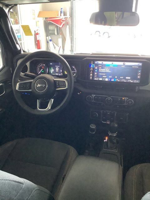 Used 2024 Jeep Wrangler Unlimited Sahara AWD/4WD image 12