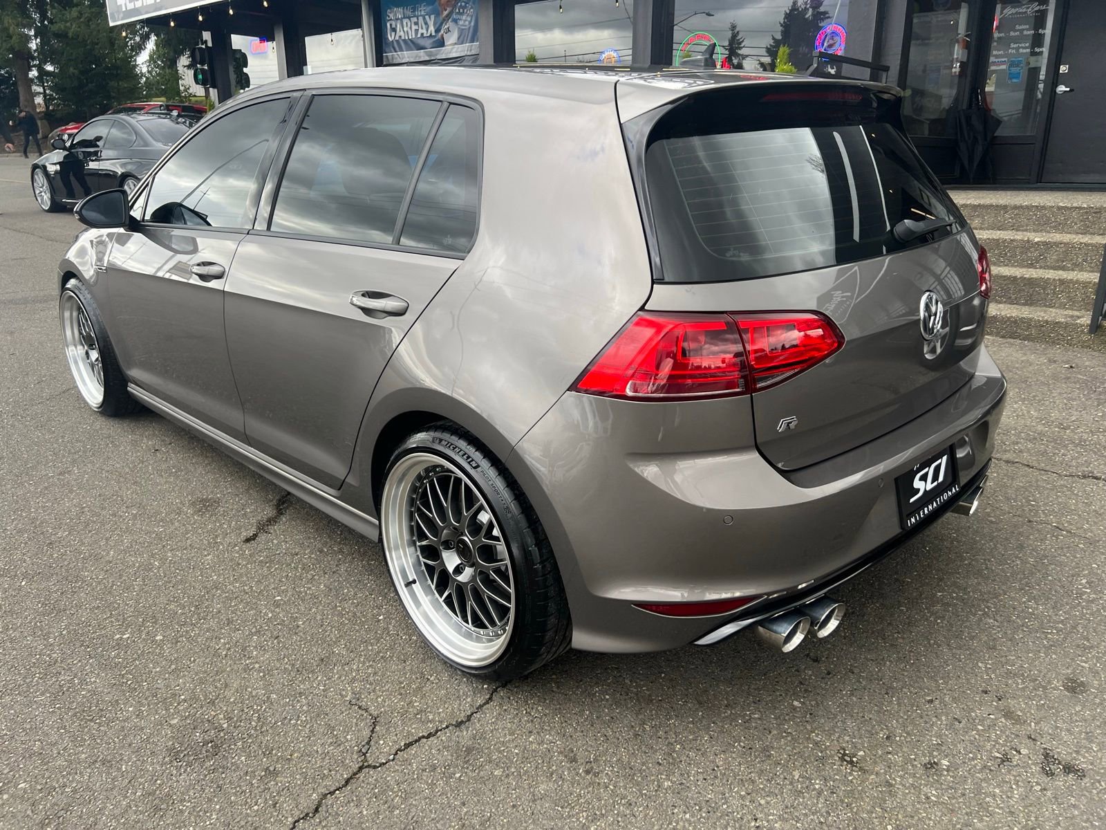 Used 2017 Volkswagen Golf R 4-Door AWD/4WD image 3