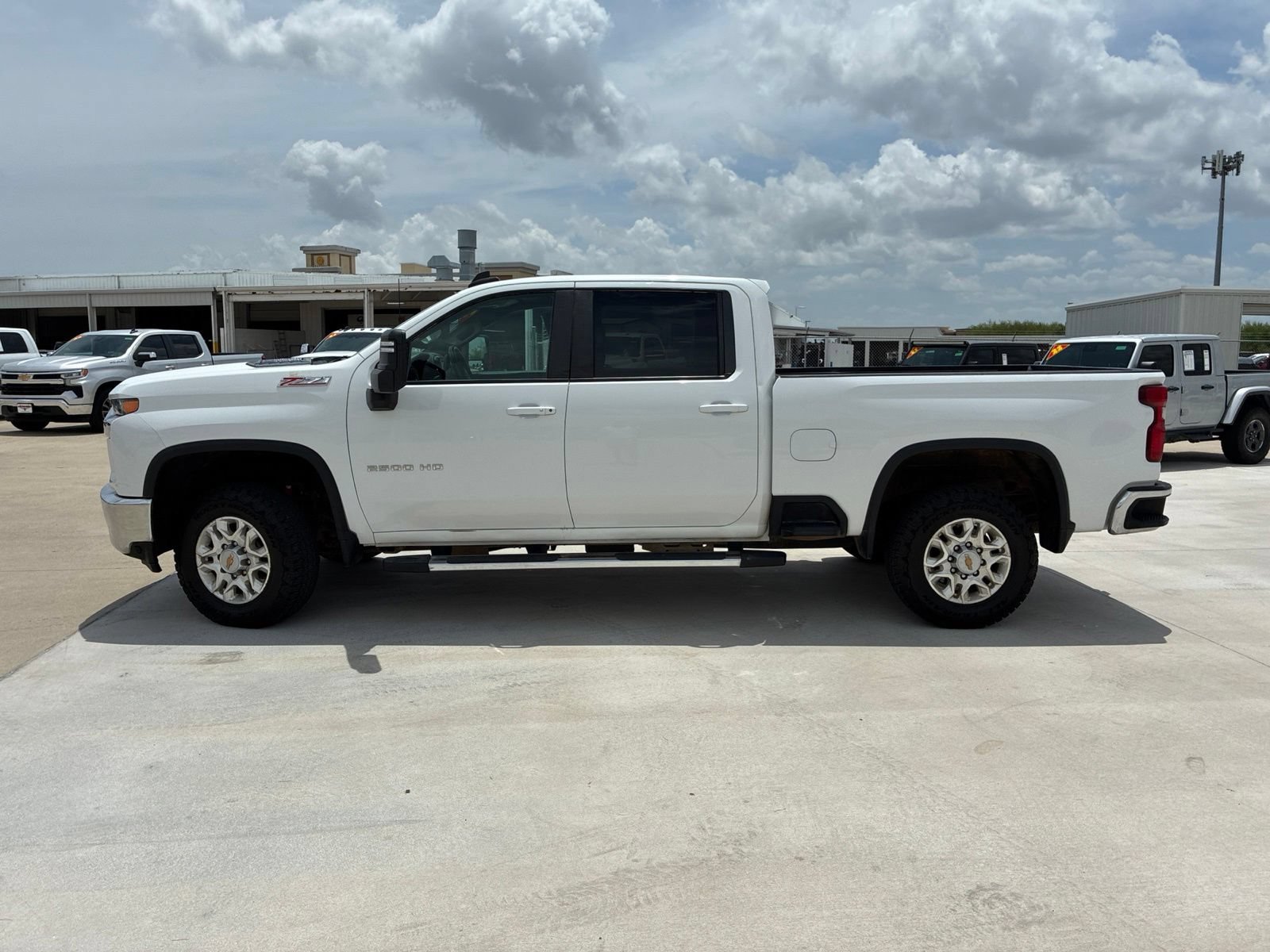 Used 2023 Chevrolet Silverado 2500 LT w/ Convenience Package AWD/4WD image 2