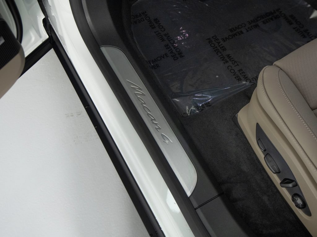 New 2026 Porsche Macan 4 Electric AWD/4WD image 22